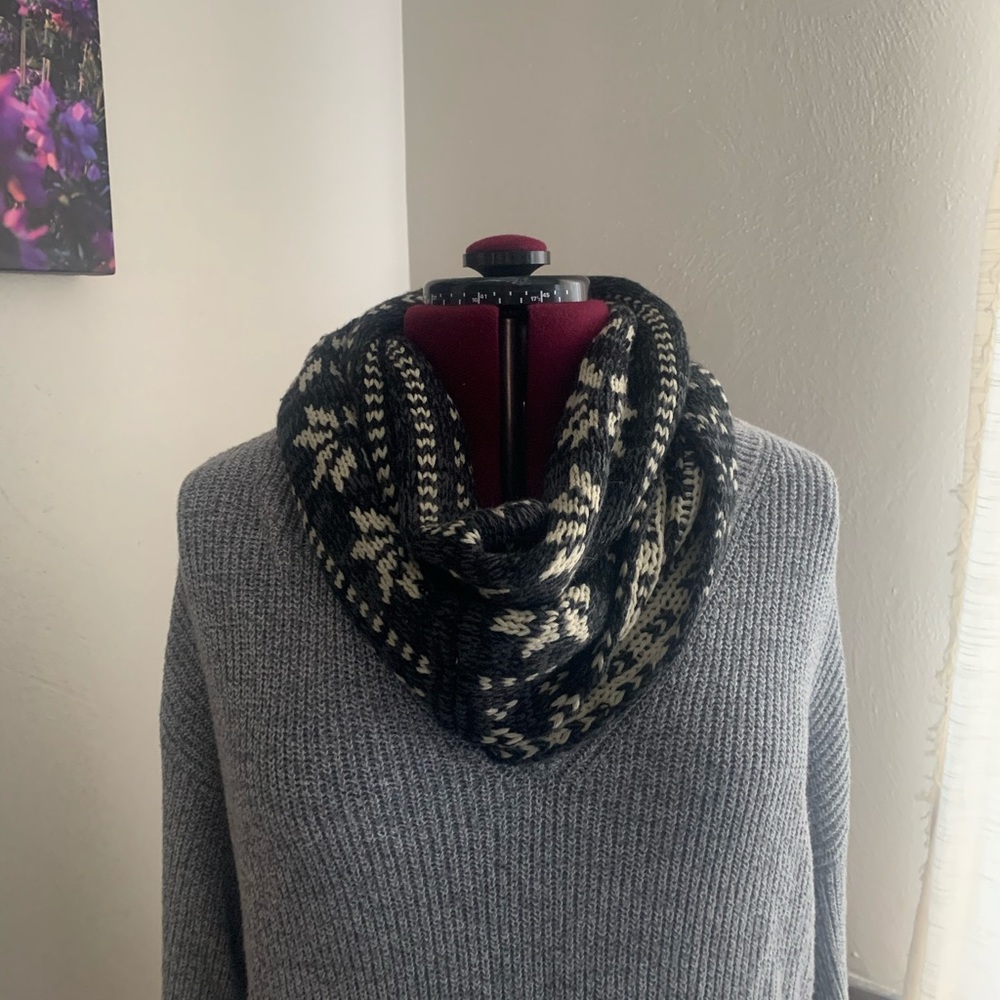 Reversible scarf